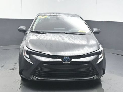 Used 2025 Toyota Corolla LE w/ Convenience Package FWD image 3