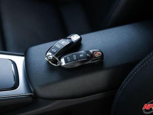 Used 2016 Porsche Cayman RWD image 79