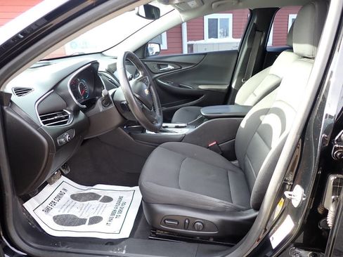 Used 2017 Chevrolet Malibu LT image 8