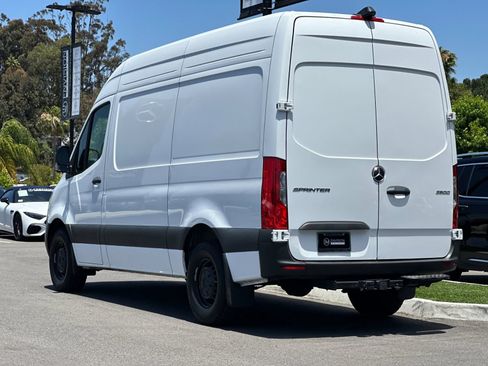 Used 2024 Mercedes-Benz Sprinter 2500 image 5