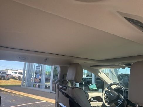 Used 2017 Chrysler Pacifica Limited w/ UConnect Theater Package FWD image 35