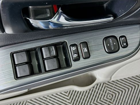 Used 2014 Toyota Camry LE image 15