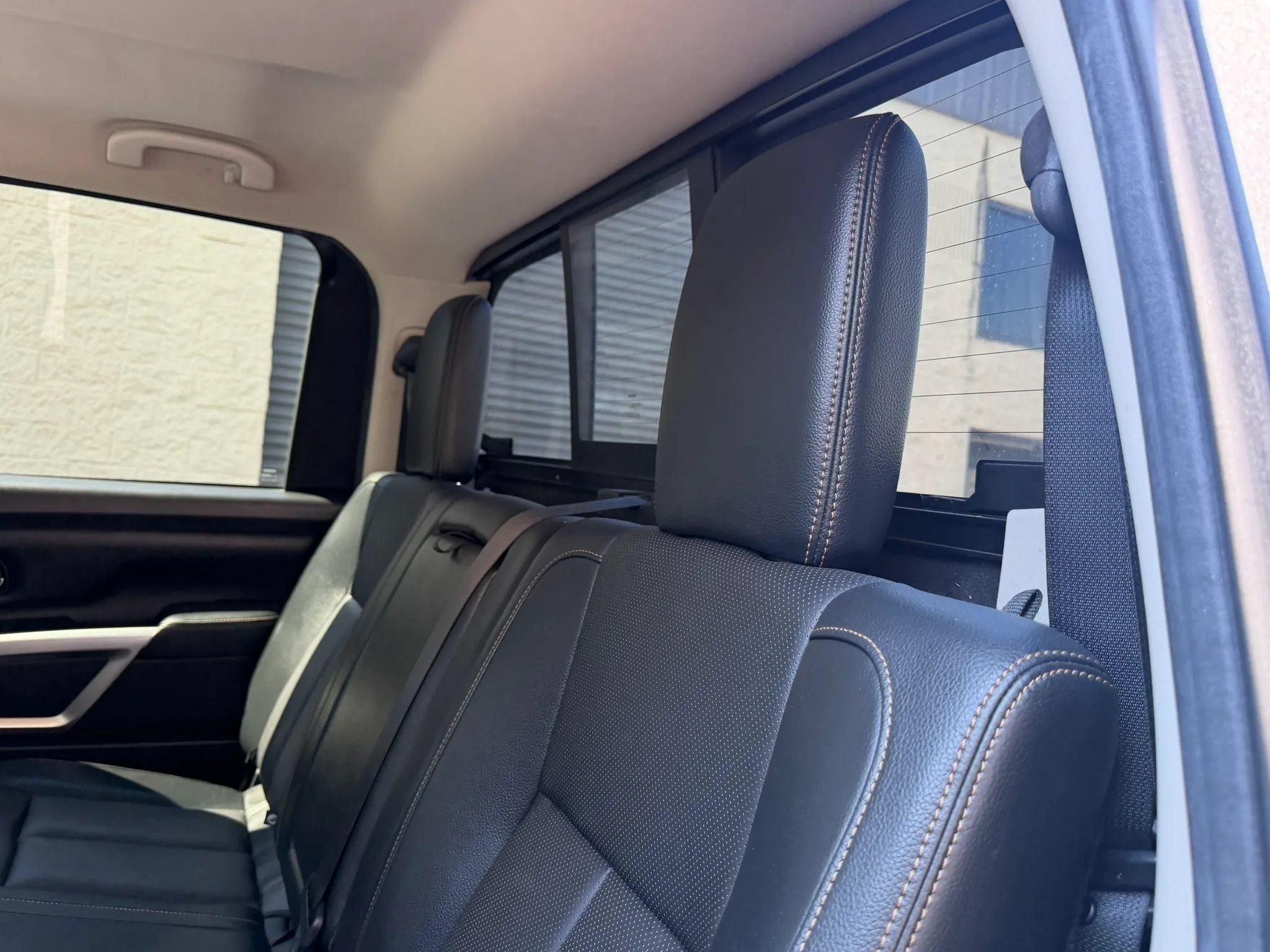 Used 2017 Nissan Titan SL AWD/4WD image 32