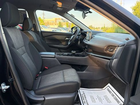 Used 2024 Nissan Rogue SV AWD/4WD image 12