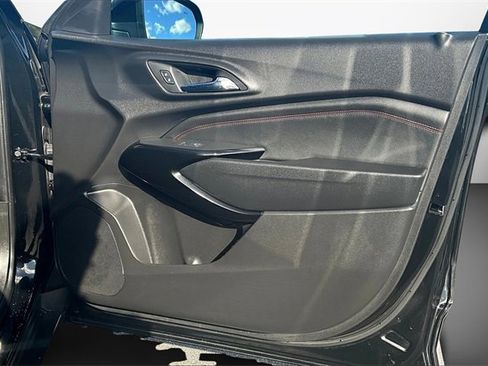 Used 2024 Chevrolet Trax RS w/ Sunroof Package image 17