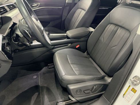 Used 2024 Audi Q8 e-tron Premium Plus image 5