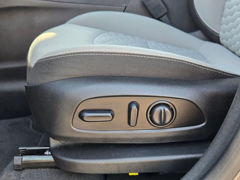 Used 2019 Chevrolet Equinox LS w/ LS Convenience Package AWD/4WD image 23