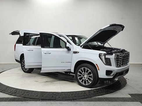 Used 2026 GMC Yukon XL Denali w/ Sun & Power Step Package AWD/4WD image 9