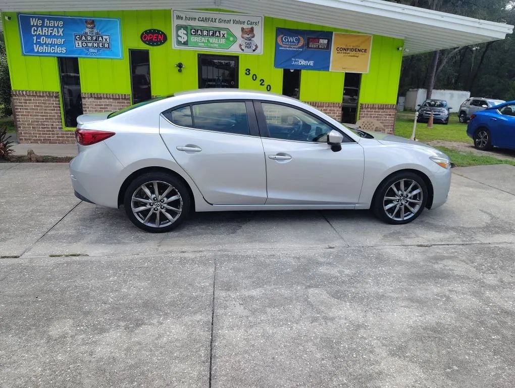 Used 2018 MAZDA MAZDA3 Touring FWD image 8