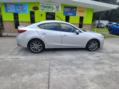 Used 2018 MAZDA MAZDA3 Touring FWD image 8