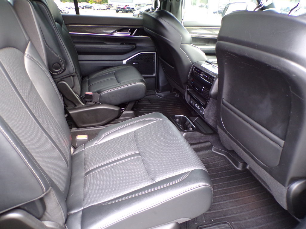 Used 2022 Jeep Wagoneer Series II w/ Flexible Seating Group AWD/4WD image 11