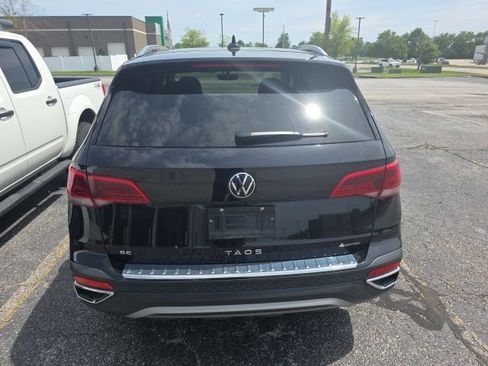 Used 2022 Volkswagen Taos SE image 3