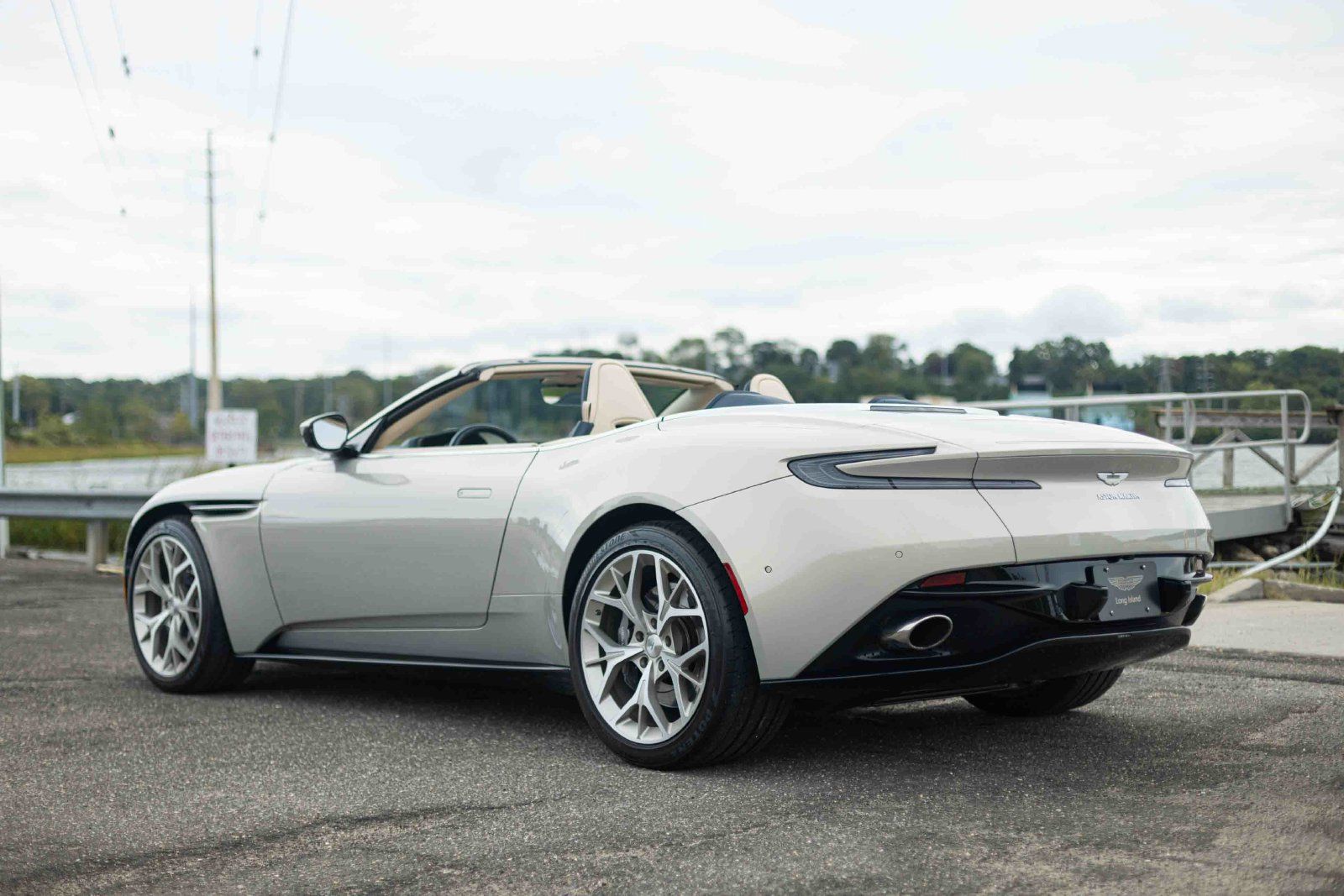 Used 2019 Aston Martin DB11 Volante RWD image 6