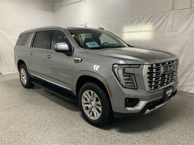 Used 2025 GMC Yukon XL Denali AWD/4WD image 6