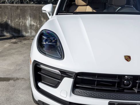 Certified 2026 Porsche Macan AWD/4WD image 14