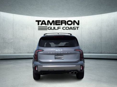 Used 2025 Kia Telluride EX w/ EX Captain's Chair Package image 4