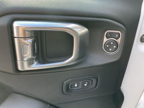 Used 2021 Jeep Wrangler Unlimited Sahara image 13