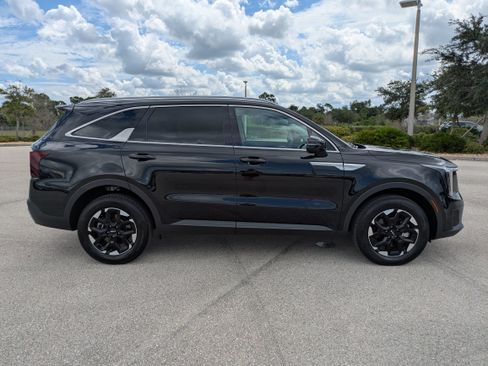 Used 2026 Kia Sorento S AWD/4WD image 3