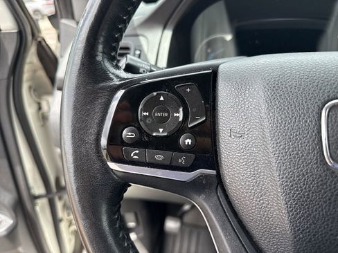 Used 2019 Honda Pilot Touring image 16