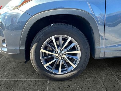Used 2017 Toyota Highlander XLE image 14