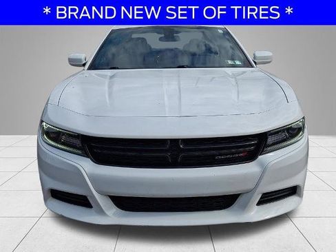 Used 2019 Dodge Charger SXT w/ Leather Interior Group RWD image 2