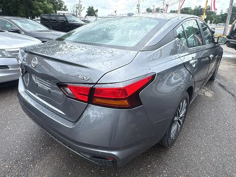 Used 2024 Nissan Altima 2.5 SV FWD image 5