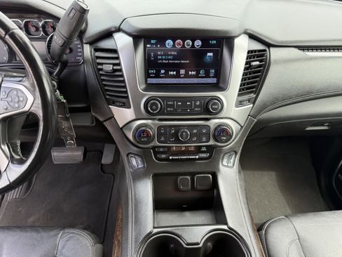 Used 2020 Chevrolet Suburban LT image 10