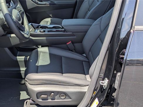 New 2026 Chevrolet Equinox LT w/ Convenience Package II FWD image 13