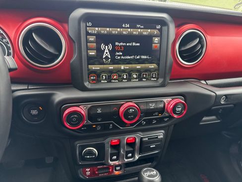 Used 2019 Jeep Wrangler Rubicon AWD/4WD image 18