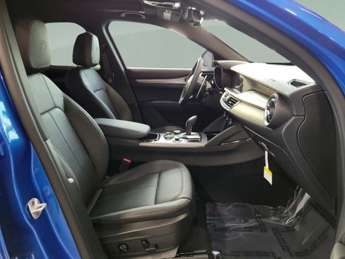 New 2025 Alfa Romeo Stelvio Sprint AWD/4WD image 17
