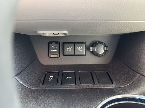 Used 2018 Toyota Highlander Plus image 19