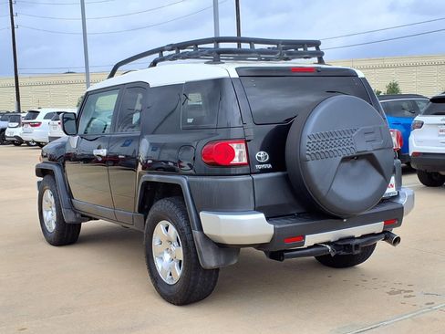 Used 2010 Toyota FJ Cruiser 2WD image 2