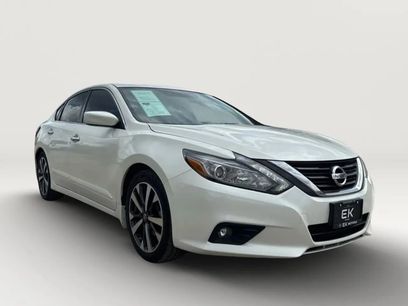 Used 2016 Nissan Altima 2.5 SR w/ LED Appearance Package