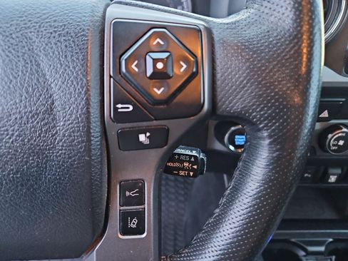 Used 2020 Toyota Tacoma TRD Off-Road w/ Technology Package image 20