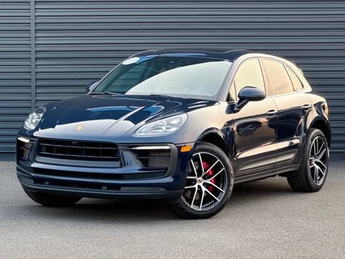 Certified 2022 Porsche Macan S AWD/4WD image 1