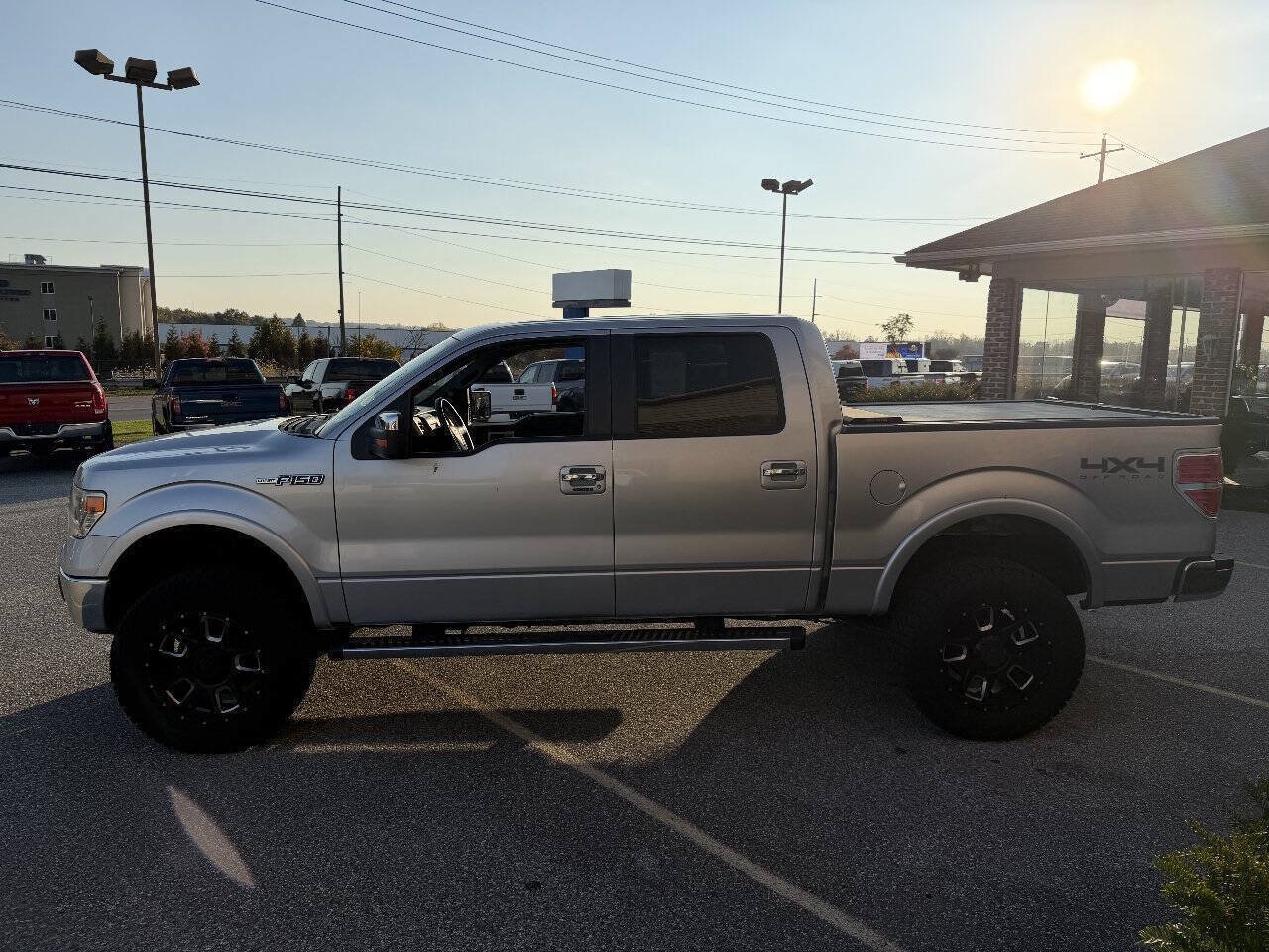 Used 2014 Ford F150 Lariat w/ Equipment Group 502A Luxury AWD/4WD image 8