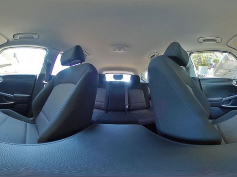 Used 2025 Kia Soul LX w/ LX Technology Package FWD image 40