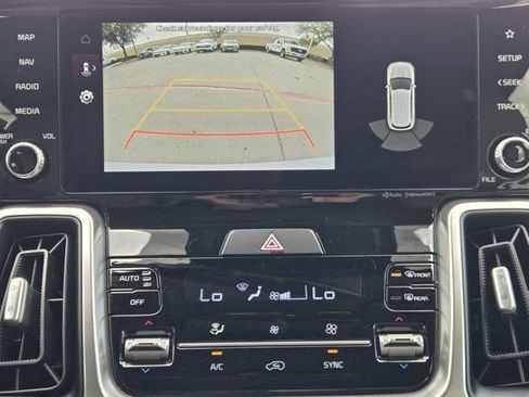 Certified 2022 Kia Sorento EX w/ Panoramic Sunroof Package FWD image 17