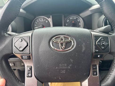 Used 2018 Toyota Tacoma SR5 RWD image 10