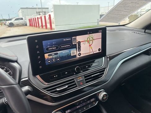 Used 2023 Nissan Altima 2.0 SR FWD image 18