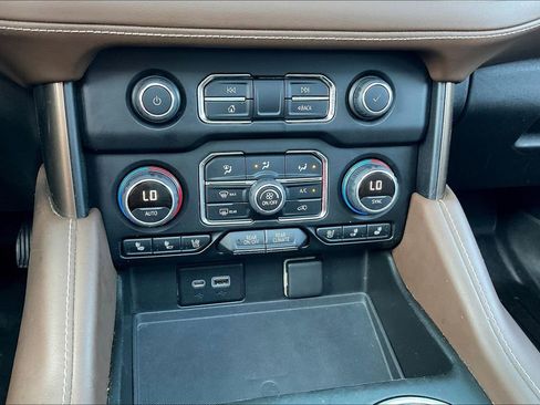 Used 2022 Chevrolet Suburban High Country w/ LPO, Illumination Package image 35