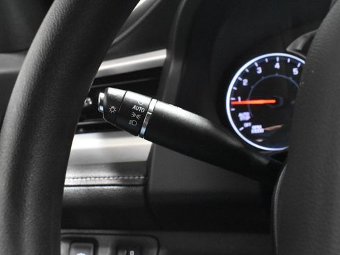 Used 2022 GMC Acadia SLE w/ Driver Convenience Package image 12