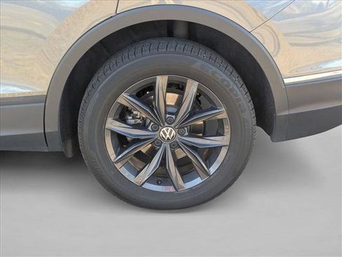 Used 2022 Volkswagen Tiguan SE image 23