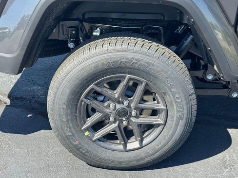 New 2026 Jeep Gladiator Sport image 4