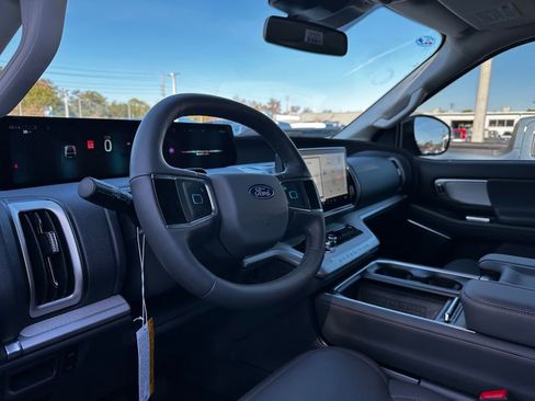 New 2025 Ford Expedition Active image 68