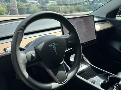 Used 2020 Tesla Model 3 Standard Range Plus RWD image 8