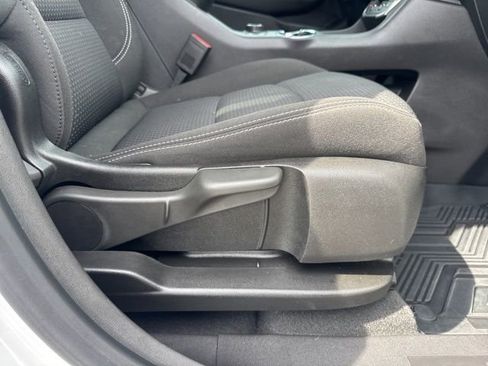 Used 2024 GMC Terrain SLE w/ Driver Convenience Package image 29