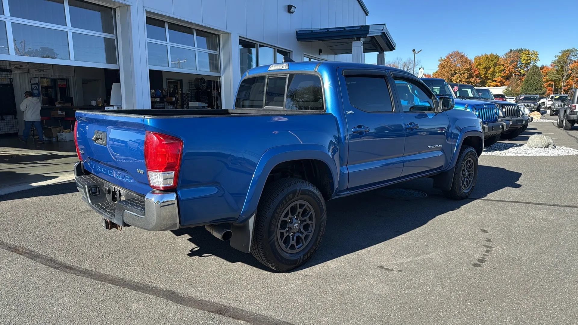 Used 2017 Toyota Tacoma SR5 w/ Tow Package AWD/4WD image 3