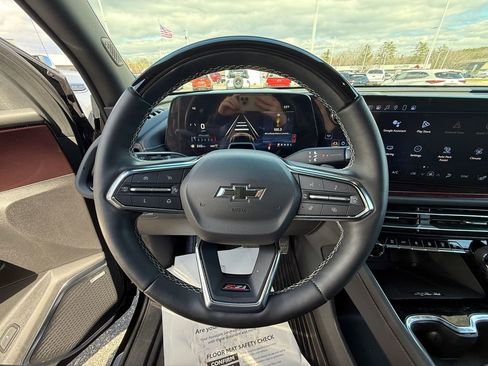 Used 2024 Chevrolet Traverse Z71 w/ Enhanced Driving Package AWD/4WD image 7