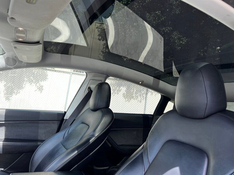 Used 2021 Tesla Model Y Long Range AWD/4WD image 17